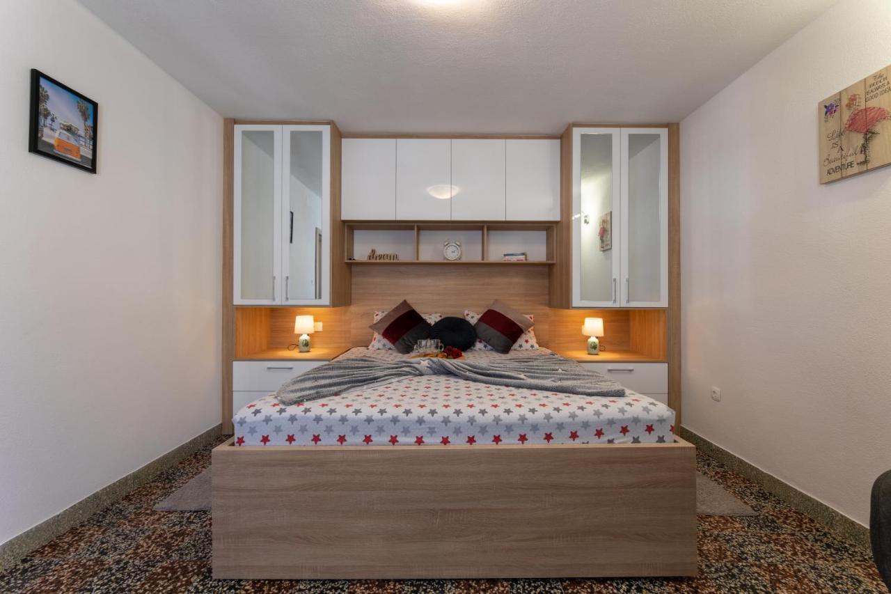 Holiday House Daisy Prapatnica Екстериор снимка