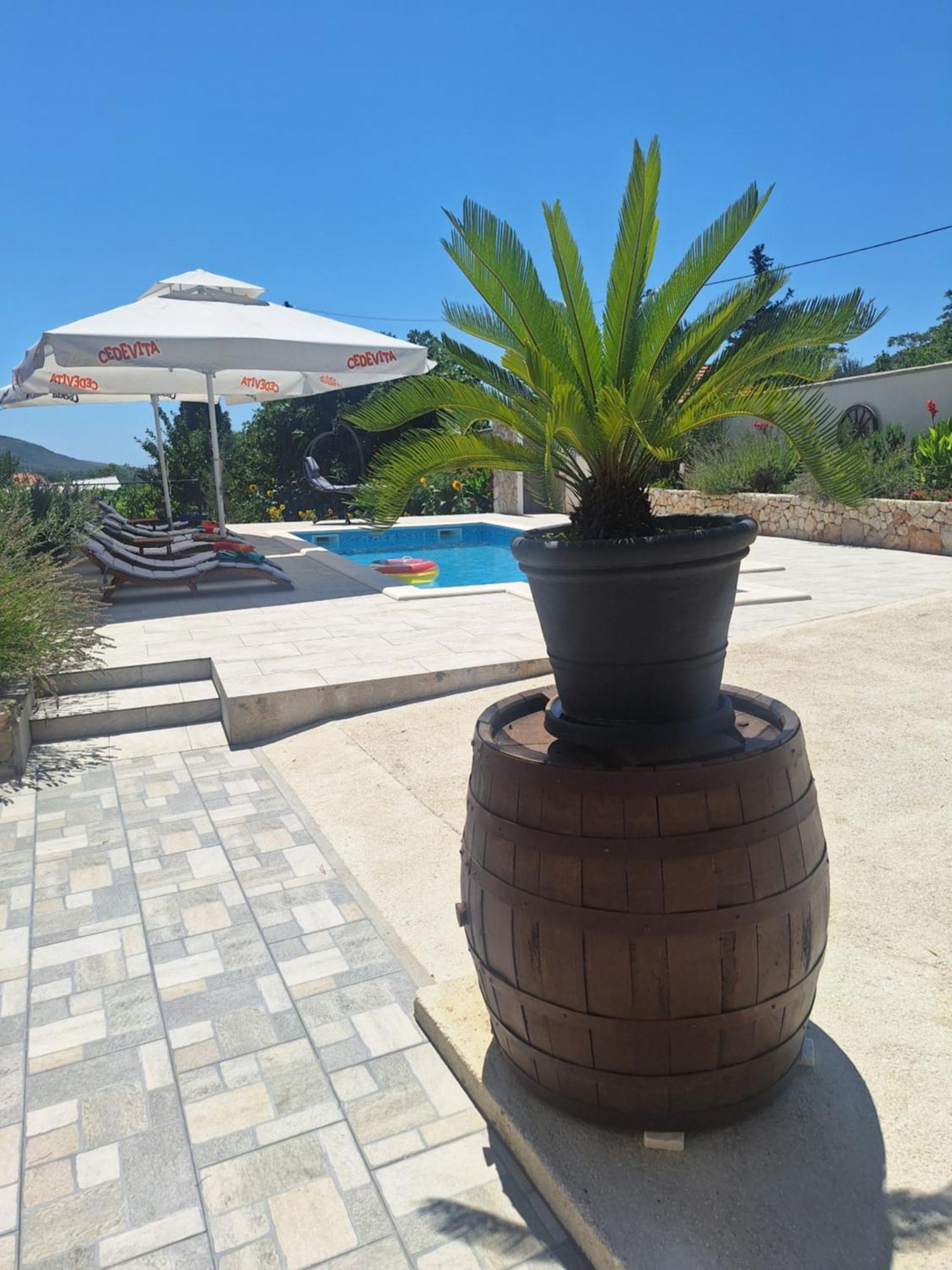 Holiday House Daisy Prapatnica Екстериор снимка